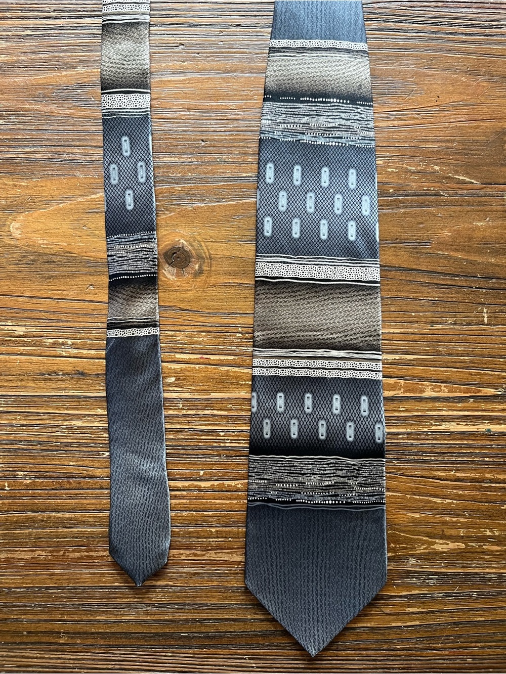 Alexander Julian Gray and Black Patterned Silk Tie